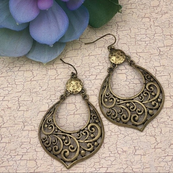 🌼 Burnished Gold Open Filigree Teardrop Vintage Look Dangle Earrings - Picture 1 of 2
